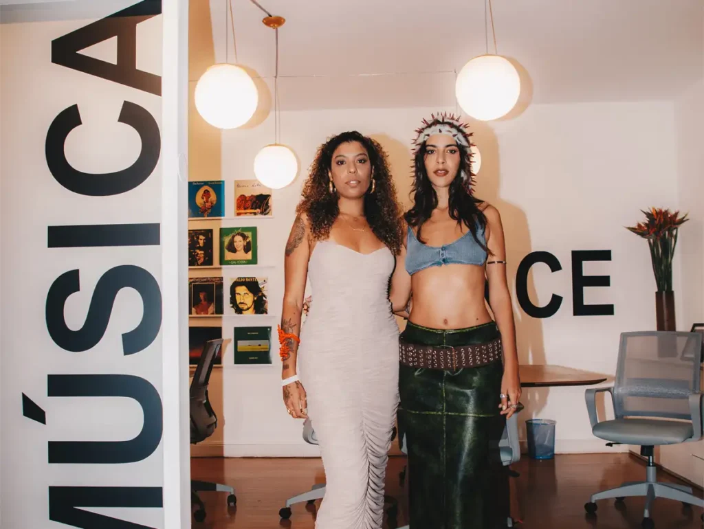 Marina Sena e Talita Morais na inauguração d'A Casa da Música Brasileira - Zuca, em São Paulo (Crédito: Divulgação)