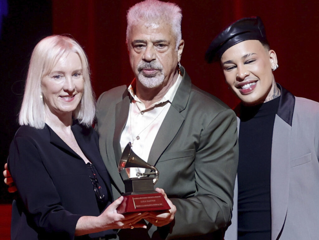 Lulu Santos recebe Prêmio à Excelência Musical no Latin Grammy