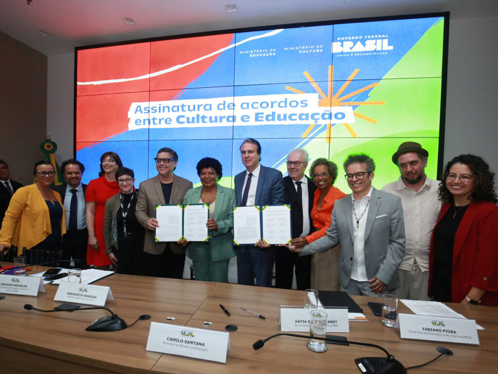 MinC e MEC firmam acordos para integrar cultura e educação nas escolas