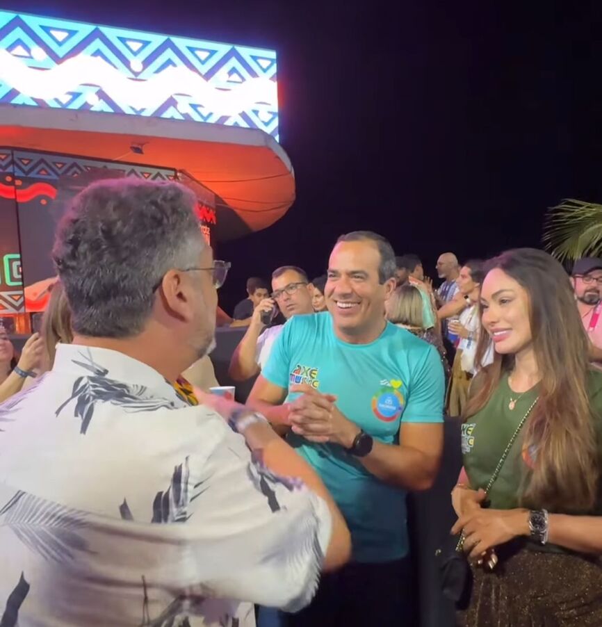 Bruno Reis e Governador do Amapá no Camarote Brown nesta segunda-feira (03).
Imagem: Redes Sociais