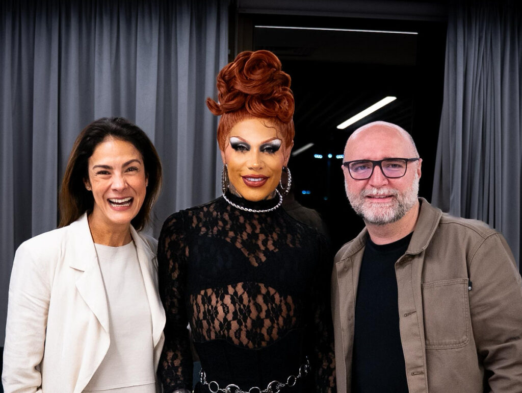 Exclusivo: Warner Music Group firma contrato inédito no Brasil com Grag Queen