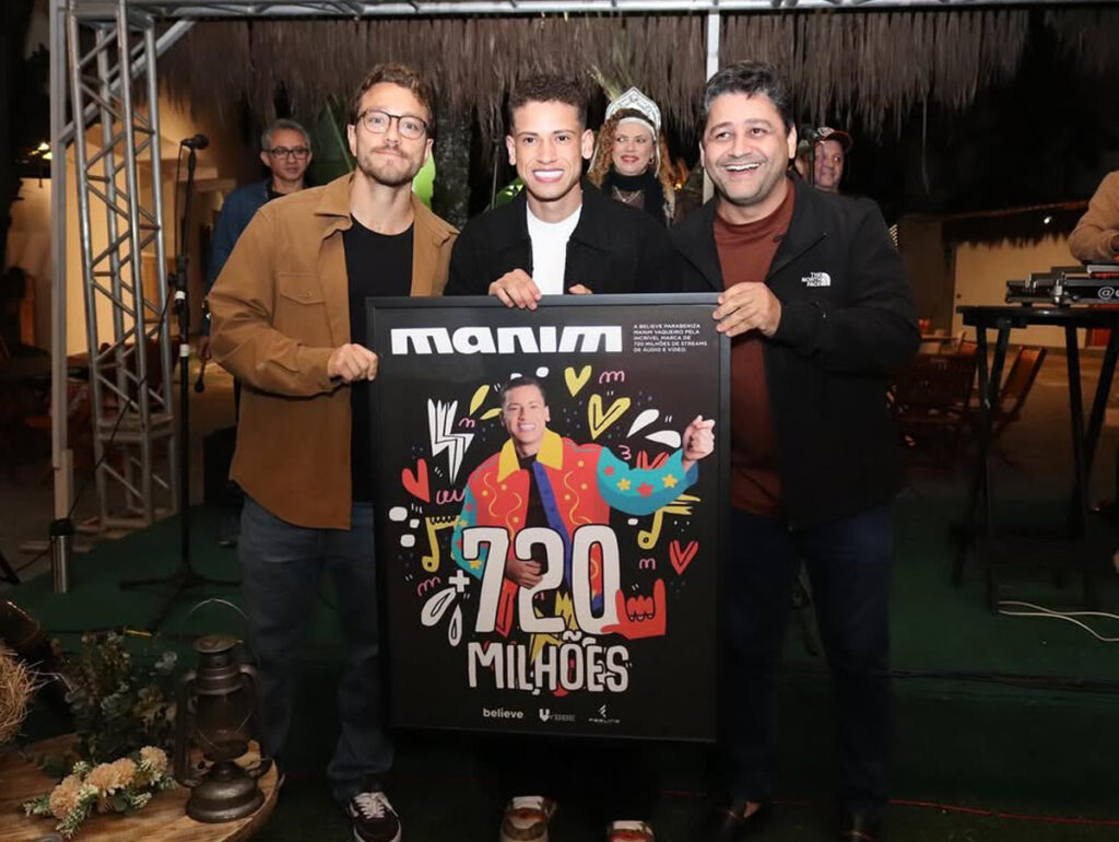 Nicholas Figueiredo (Account Manager, Believe), Manim e Kel Mascarenhas (A&R Senior Manager, Believe) / Crédito: @luollivefotografia