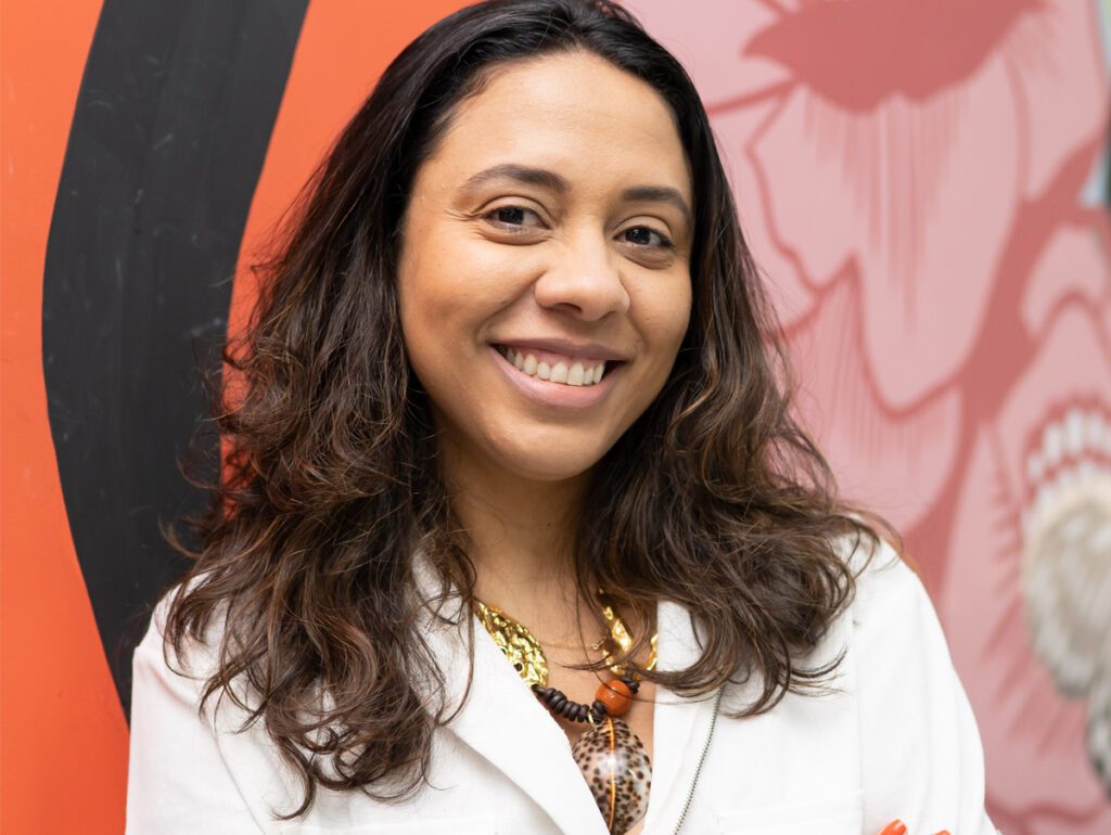 Fabiane Pereira quer falar com as massas e constrói sua trajetória costurando projetos, afetos e linguagens