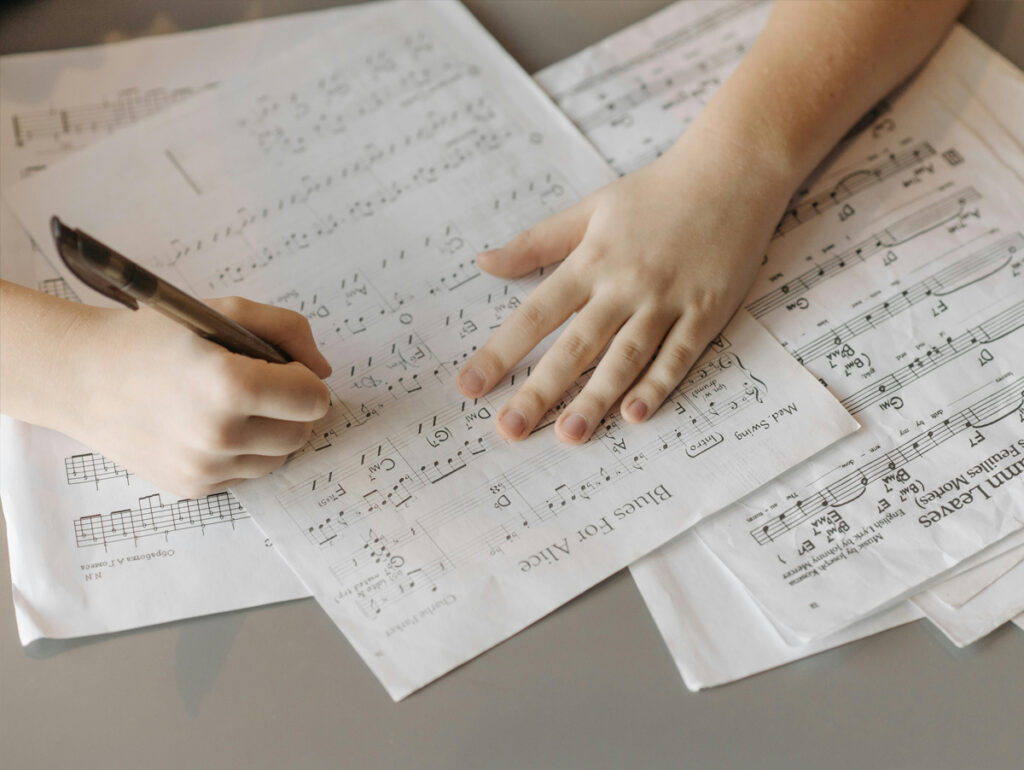 Estudo mostra como a busca por similaridade musical avança sobre direitos autorais, samples e IA generativa