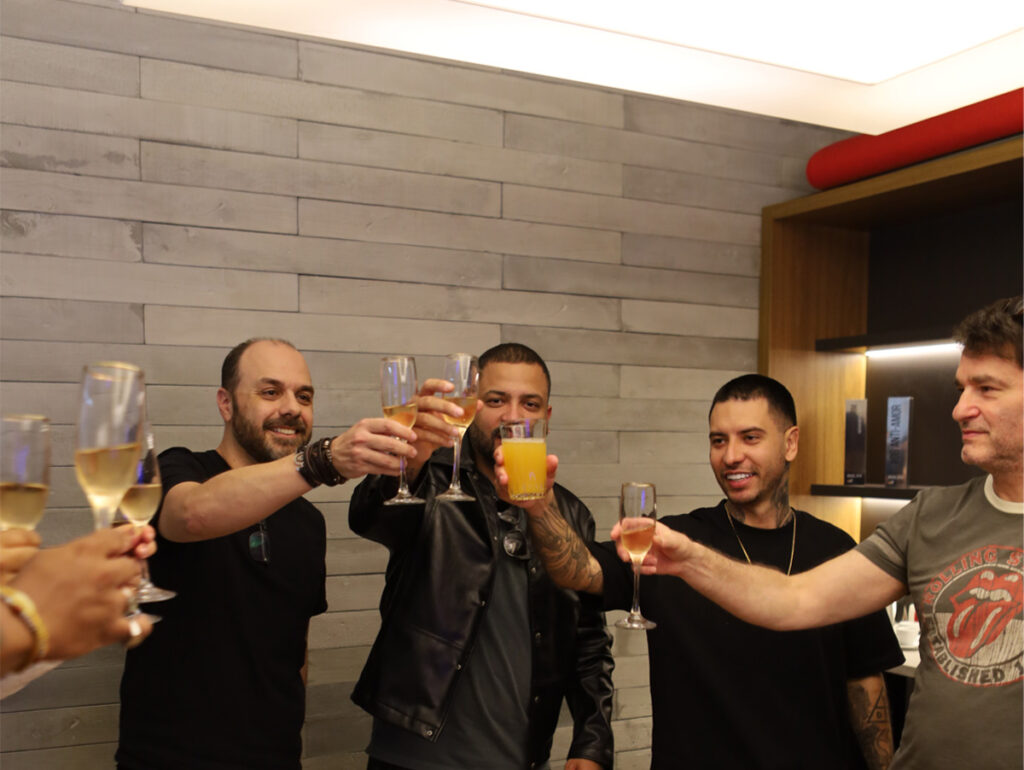 Projota celebra assinatura de contrato com a ONErpm