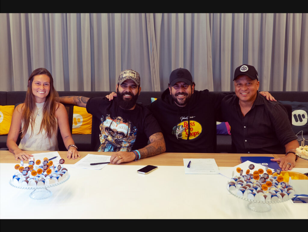 Exclusivo: Warner Music Brasil firma parceria com o ‘Na Base do Agro’, plataforma que reúne curadoria, gestão de carreira e produção de conteúdo