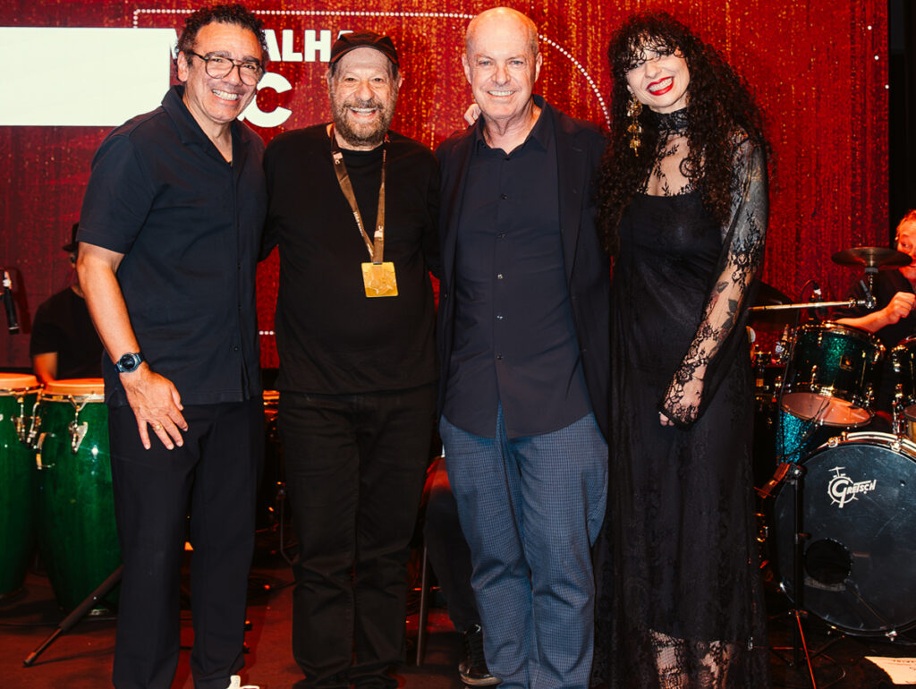 João Bosco recebe Medalha UBC em noite com Zeca Pagodinho, Moacyr Luz e pocket show no Rio